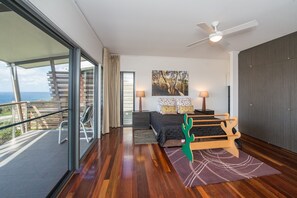 5 bedrooms, free WiFi, bed sheets