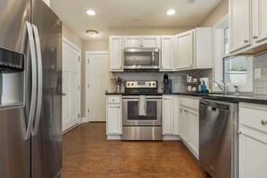 Coffee/tea maker, fridge, microwave, oven - Pet-Friendly Home: King Bed, 10 Min to Biltmore (Candler)