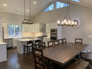 Dining - East Hampton Getaway GREAT VALUE (East Hampton)