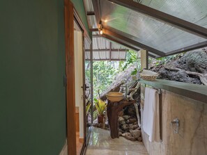 Chambre Double Deluxe, 1 très grand lit, vue océan | Salle de bain