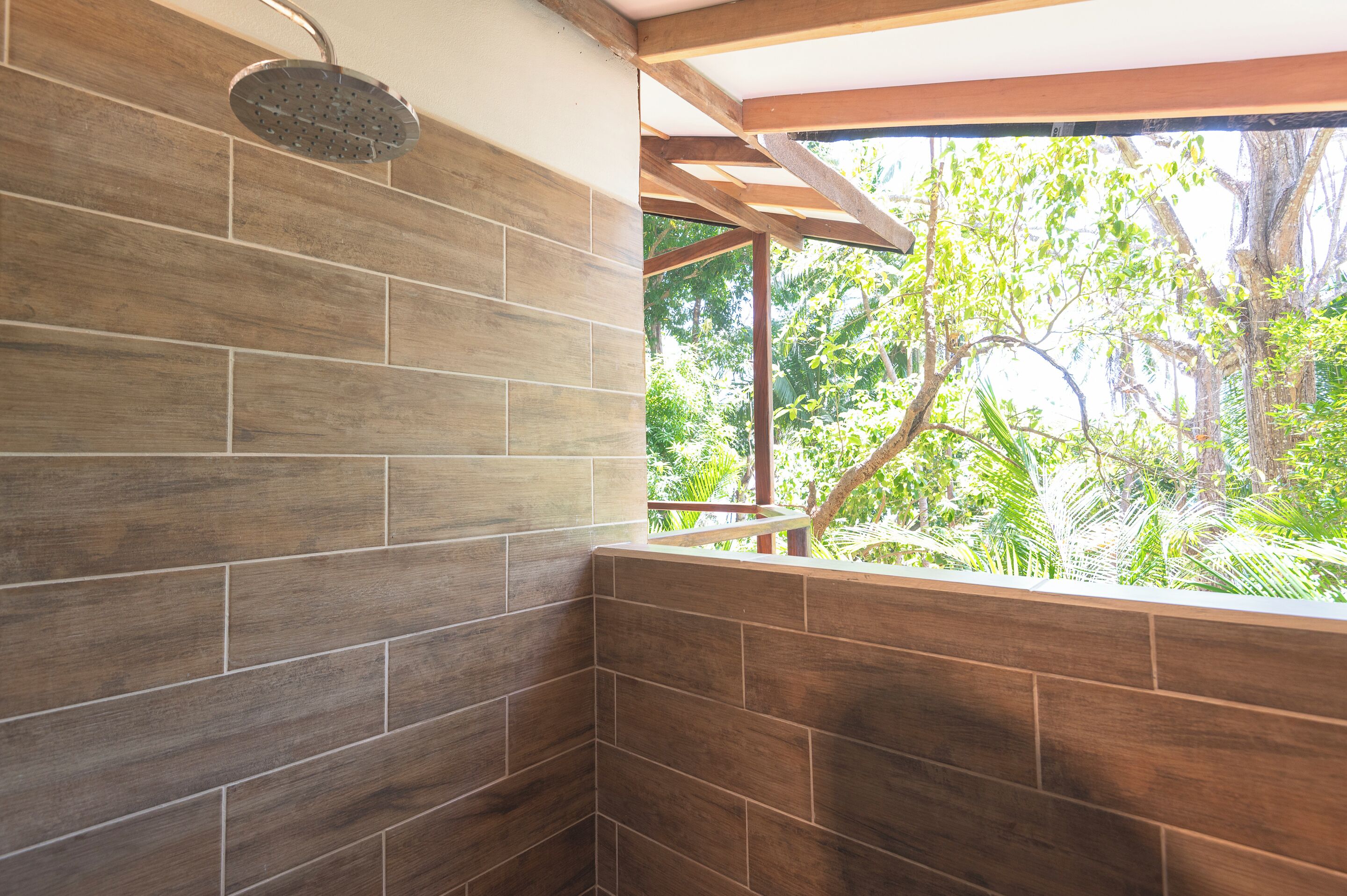 Regadera, regadera tipo lluvia, amenidades de baño gratuitas, toallas 