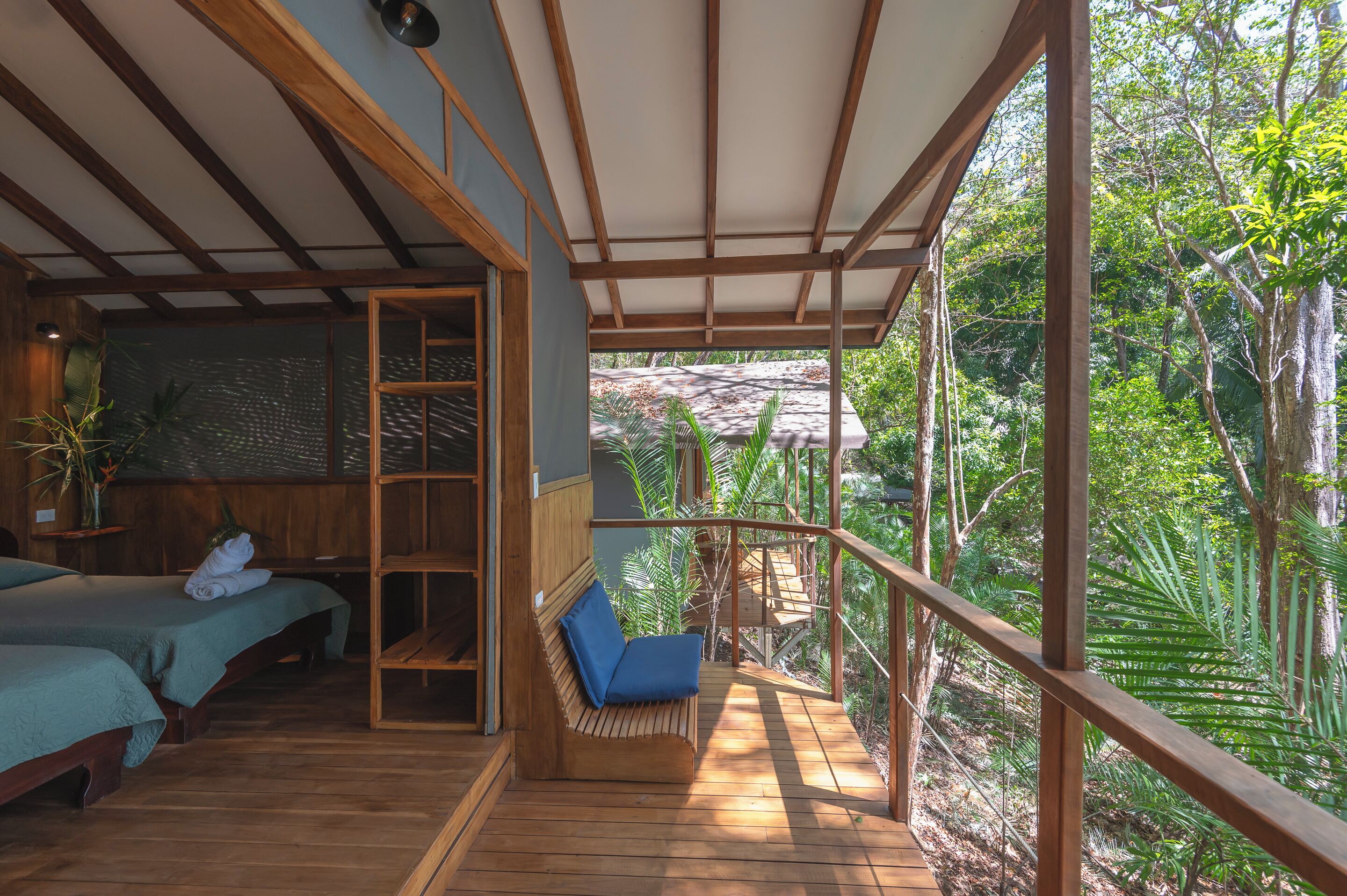 واي فاي مجانًا وملاءات أسرّة