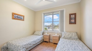 3 bedrooms, iron/ironing board, Internet, bed sheets