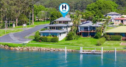 Slipways - river front holiday unit
