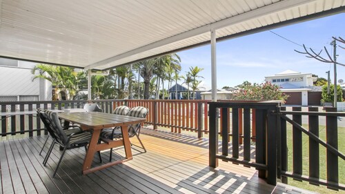 Wills Avenue No. 12. Golden Beach