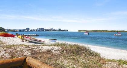 Wills Avenue No. 12. Golden Beach