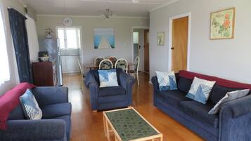 TV, DVD player, books, stereo