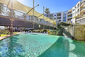 Lämmitetty uima-allas