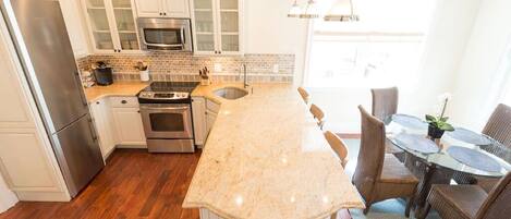 Wasserkocher mit Kaffee-/Teezubehör