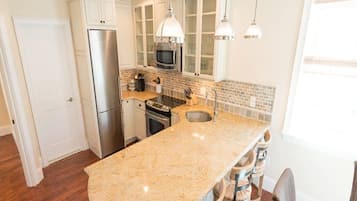 Wasserkocher mit Kaffee-/Teezubehör