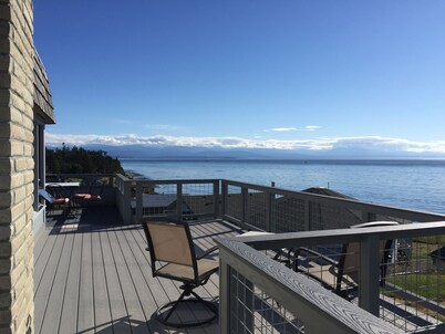 This is truely a Million Dollar View with incredible sunsets and wildlife.