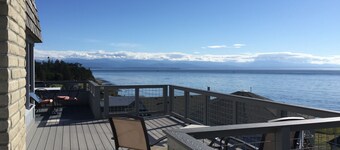 This is truely a Million Dollar View with incredible sunsets and wildlife.