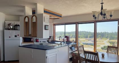 This is truely a Million Dollar View with incredible sunsets and wildlife.