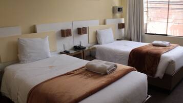 Chambre Double | Coffres-forts dans les chambres, bureau, Wi-Fi gratuit