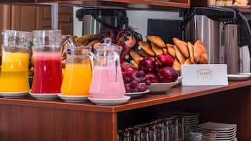 Petit déjeuner buffet (2 USD par personne)