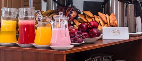 Frokostbuffé hver dag (USD 2 per person)