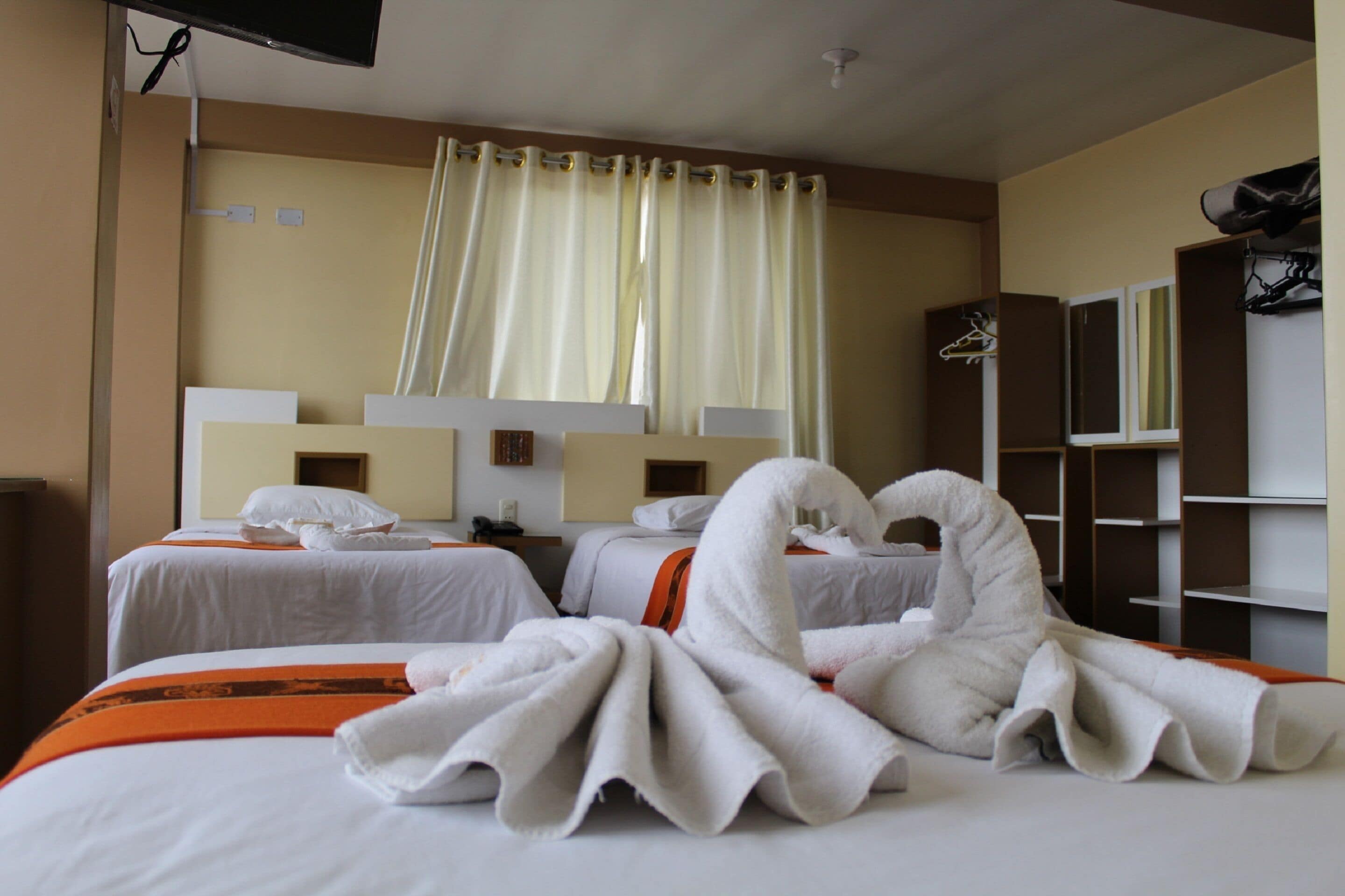 triple room, non smoking | 1 bedroom, in-room safe, desk, free wifi