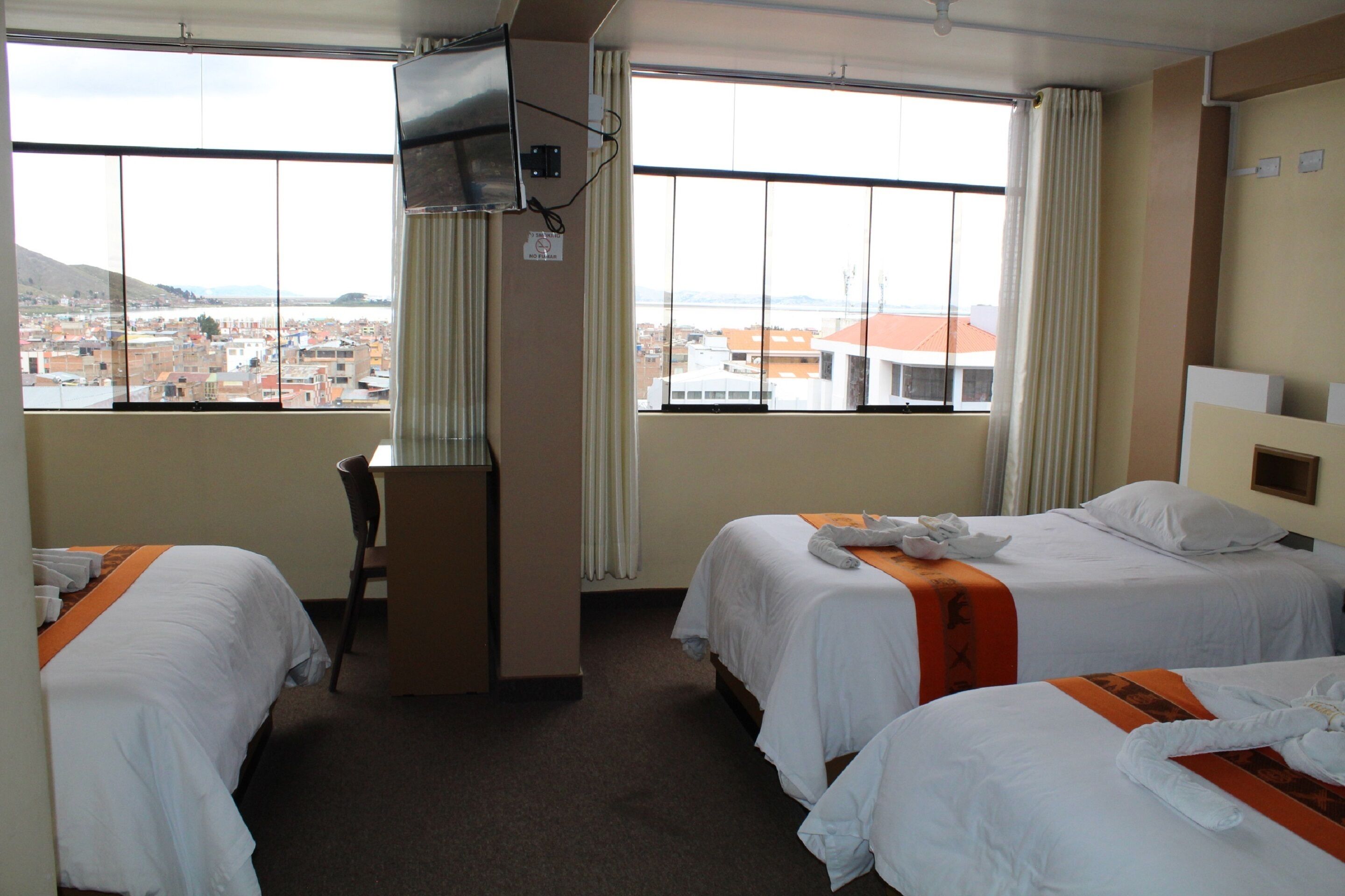 triple room, non smoking | 1 bedroom, in-room safe, desk, free wifi