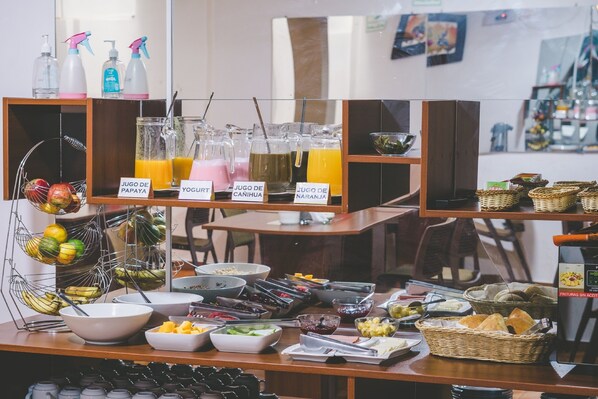 Dagelijks ontbijtbuffet (USD 2 per persoon)