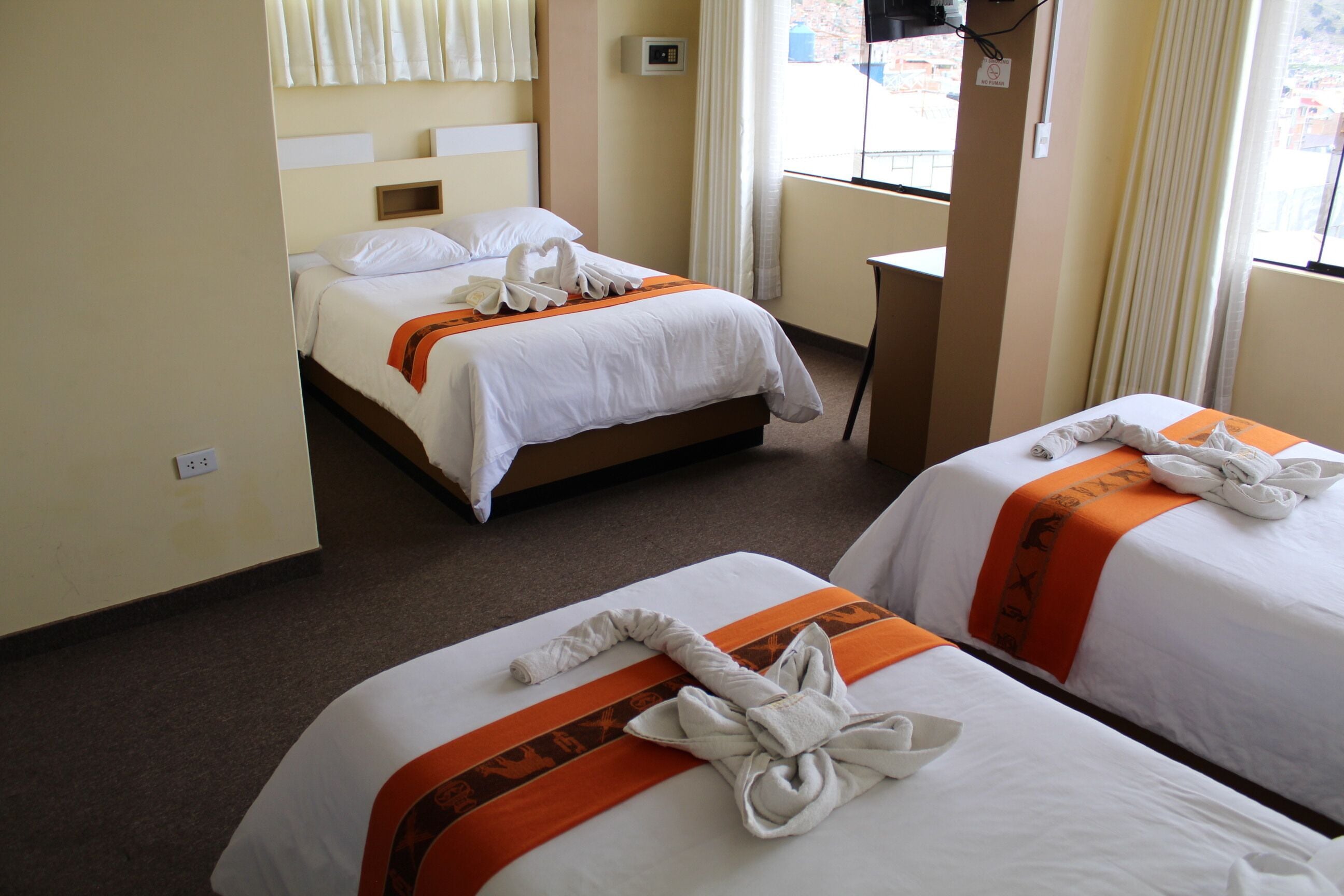 triple room, non smoking | 1 bedroom, in-room safe, desk, free wifi