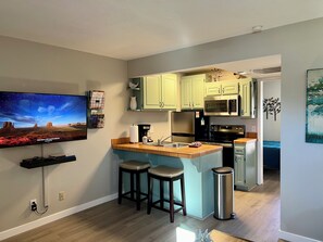 Fridge, microwave, oven, stovetop - Mountain View, Bright & Cheery Condo in Sports Village (St. George)
