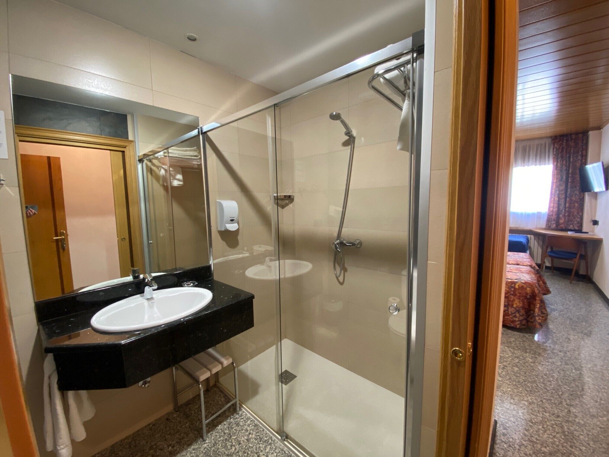 triple room | bathroom | free toiletries, hair dryer, towels