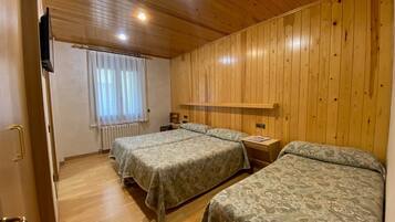 Bureau, chambres insonorisées, lits bébé (en supplément), Wi-Fi gratuit