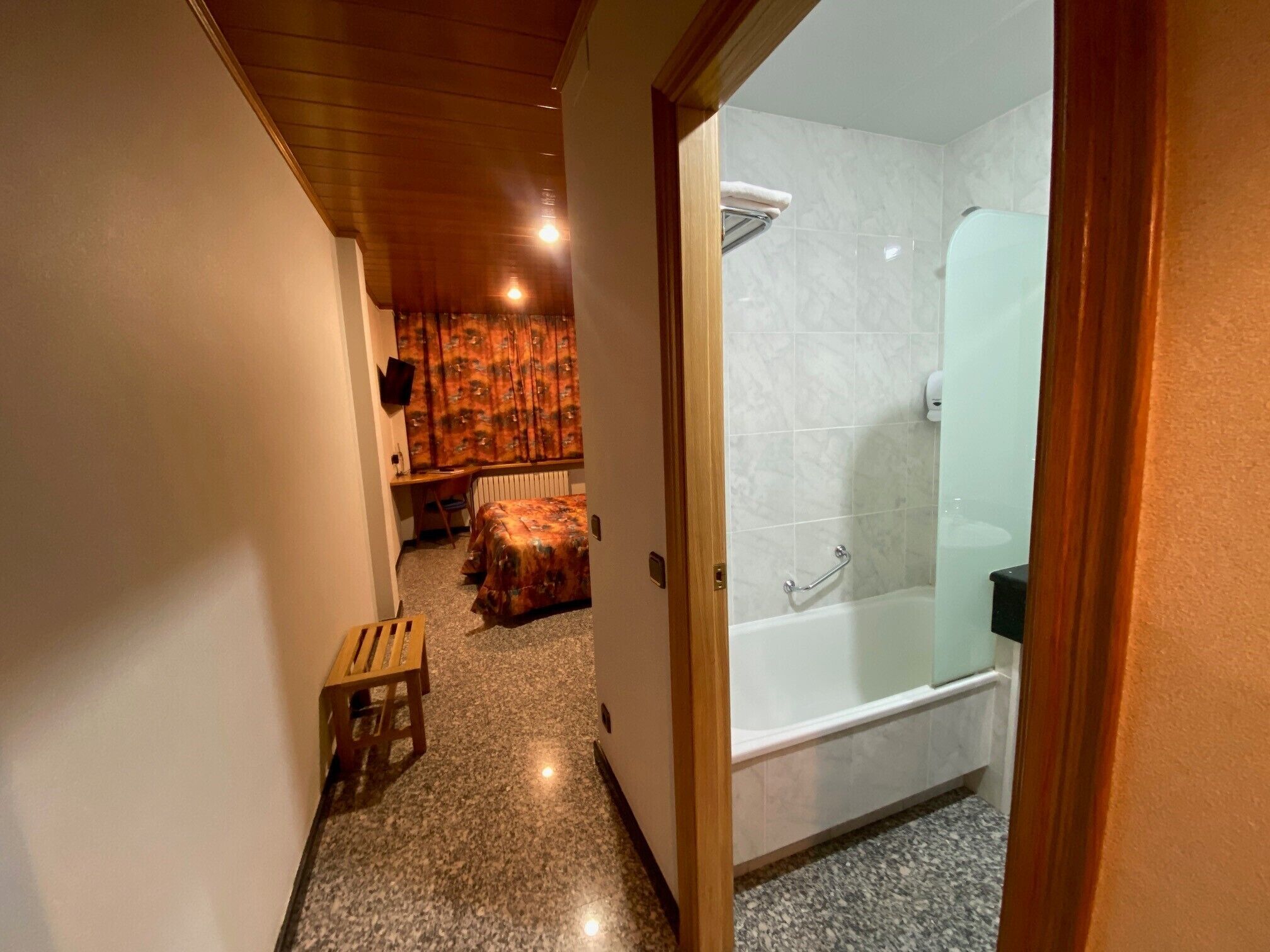 superior double or twin room | bathroom | free toiletries, hair dryer, towels