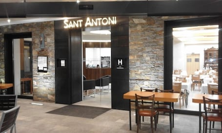 Desayuno continental diario (EUR 10 por persona)