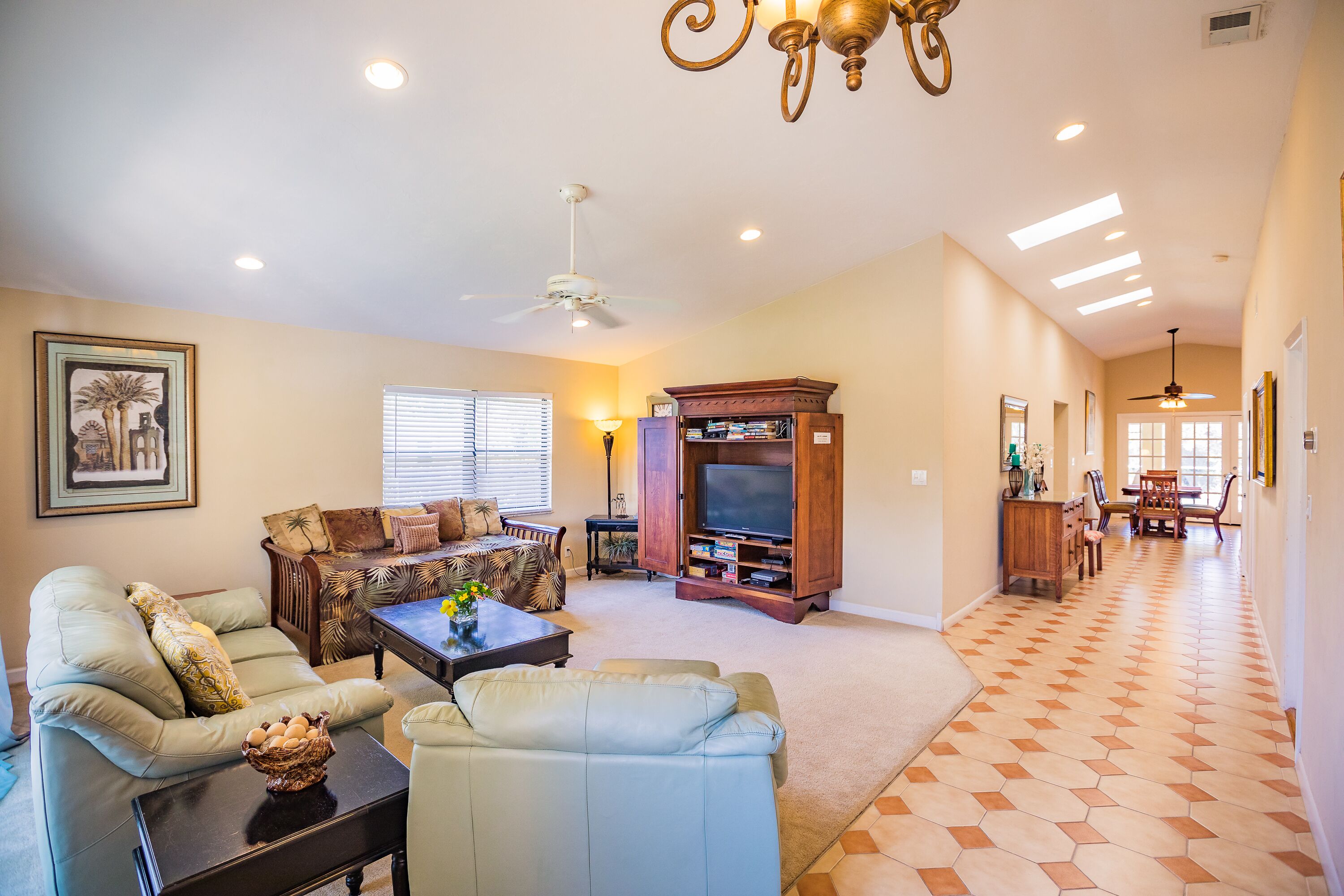 Vanderbilt Breeze..Less than mile to Beach..Heated pool