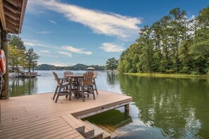 Outdoor dining - BEACH, SUNSETS, HOT TUB, FIREPIT, BOAT RAMP, FLAT LOT, PARKING, WE HAVE IT ALL (Dadeville)