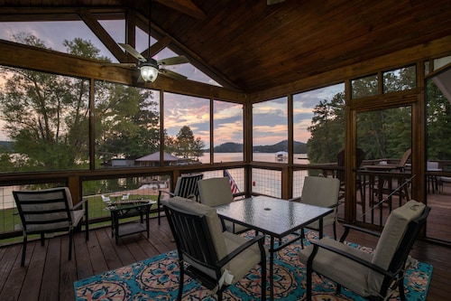 BEACH, SUNSETS, HOT TUB, FIREPIT, BOAT RAMP, FLAT LOT, PARKING, WE HAVE IT ALL
