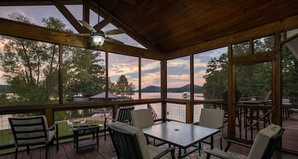 BEACH, SUNSETS, HOT TUB, FIREPIT, BOAT RAMP, FLAT LOT, PARKING, WE HAVE IT ALL