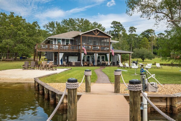 Property grounds - BEACH, SUNSETS, HOT TUB, FIREPIT, BOAT RAMP, FLAT LOT, PARKING, WE HAVE IT ALL (Dadeville)