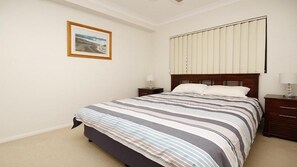 3 bedrooms, iron/ironing board, free WiFi, bed sheets - Amalfi Unit 11, - Above All Else - 50 King Street (KINGS BEACH)