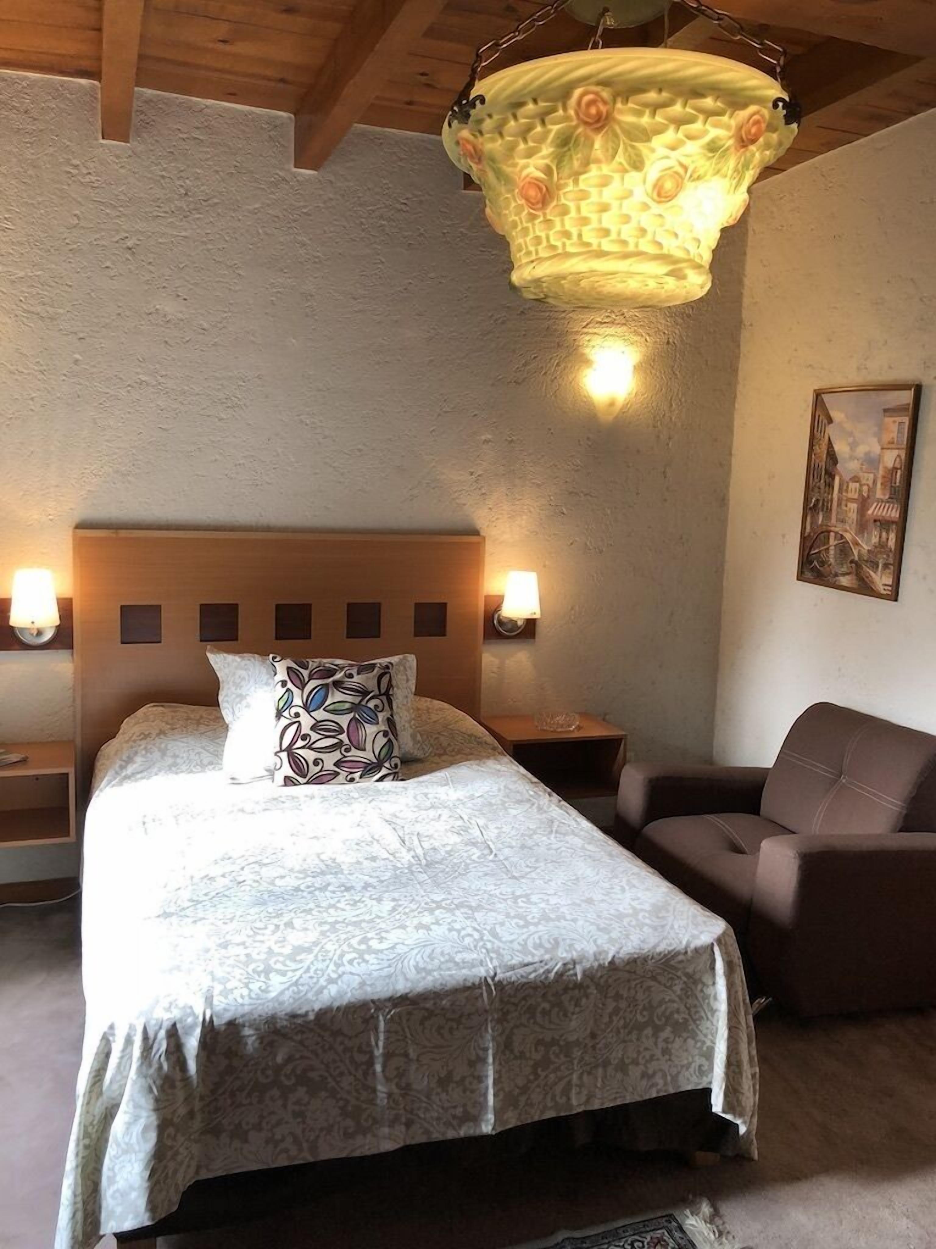 Charming Medieval Private One Bedroom W/ private bathroom