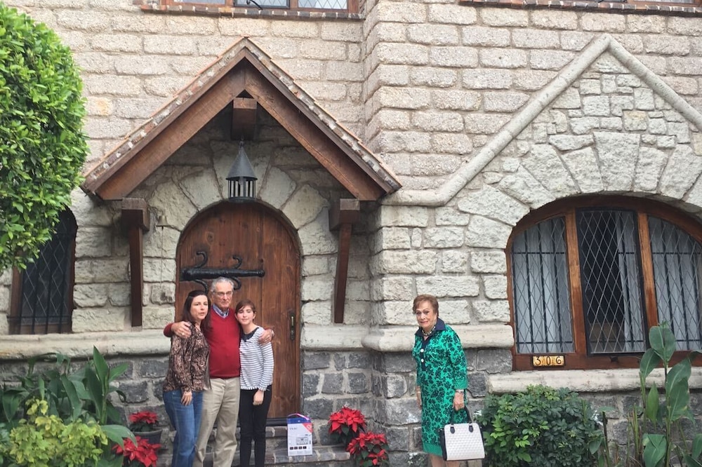 Charming Medieval Private One Bedroom W/ private bathroom