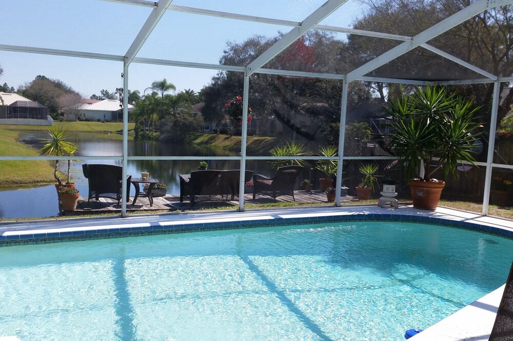 GORGEOUS Lakefront Pool Home with 2 Hole Putting Green, Sleeps 10 RESORT STYLE