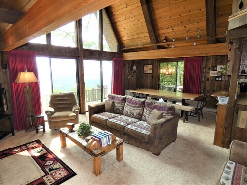 Hillside Chalet at top of Schuss