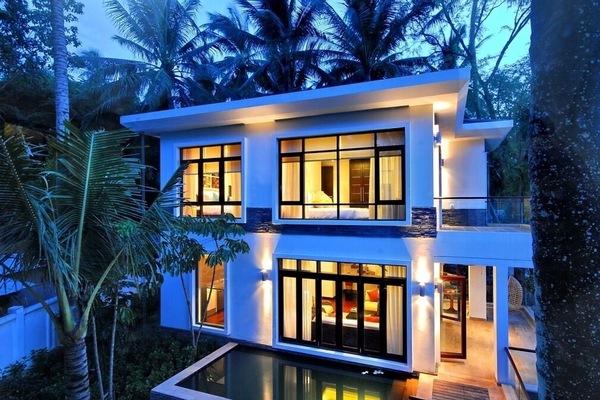 Villa by night