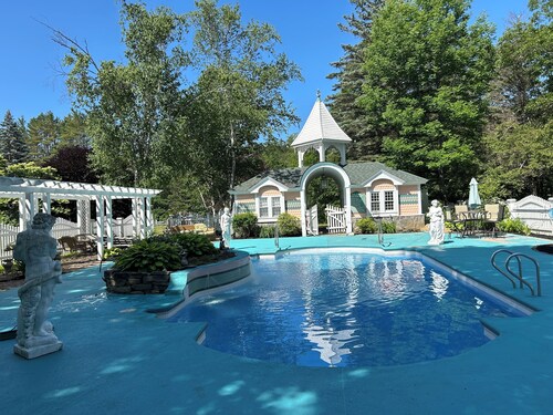 Elegant Vacation Home in picturesque Jackson NH perfect for reunions, gatherings
