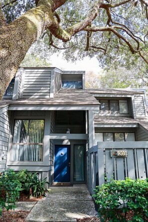 Exterior - Golf views, easy access to the beach from 203 Turnberry (Hilton Head Island)