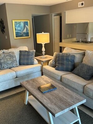 Smart TV, DVD player - Golf views, easy access to the beach from 203 Turnberry (Hilton Head Island)