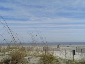 Beach nearby - Golf views, easy access to the beach from 203 Turnberry (Hilton Head Island)