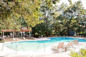 Outdoor pool - Golf views, easy access to the beach from 203 Turnberry (Hilton Head Island)