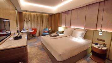 أسرّة بطبقة علوية مريحة ومأكولات ومشروبات مجانية في الميني بار