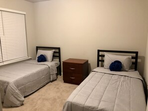 3 quartos, Wi-Fi de cortesia, roupa de cama