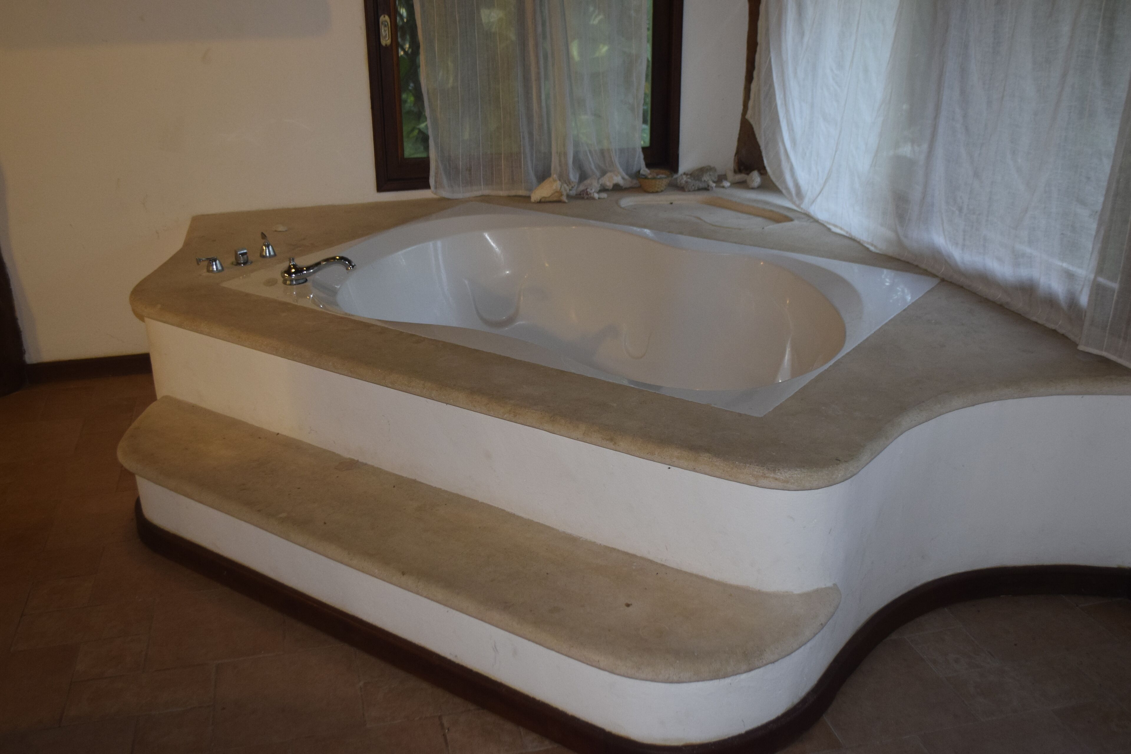  Luxury villa with pool and jacuzzi