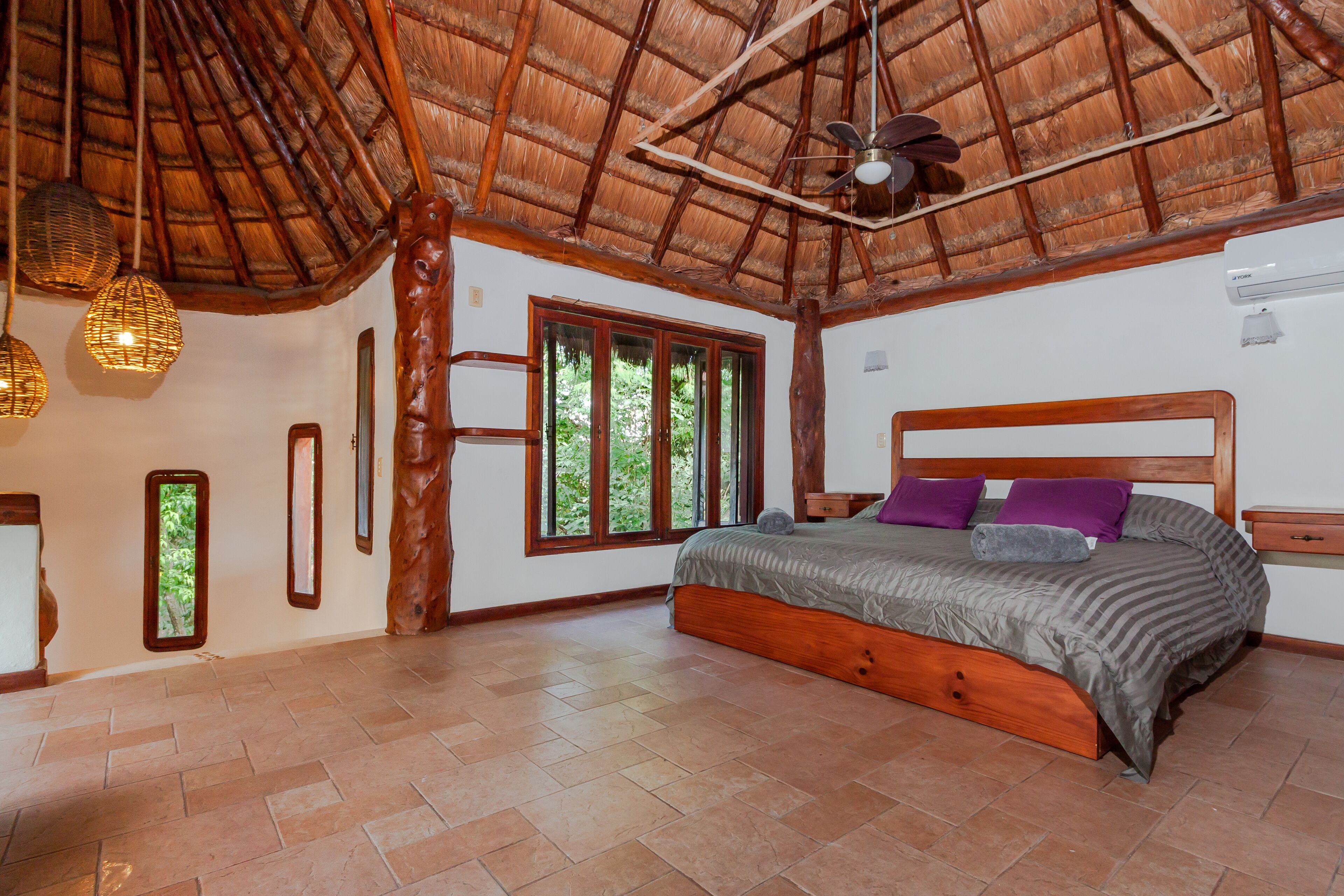  Luxury villa with pool and jacuzzi