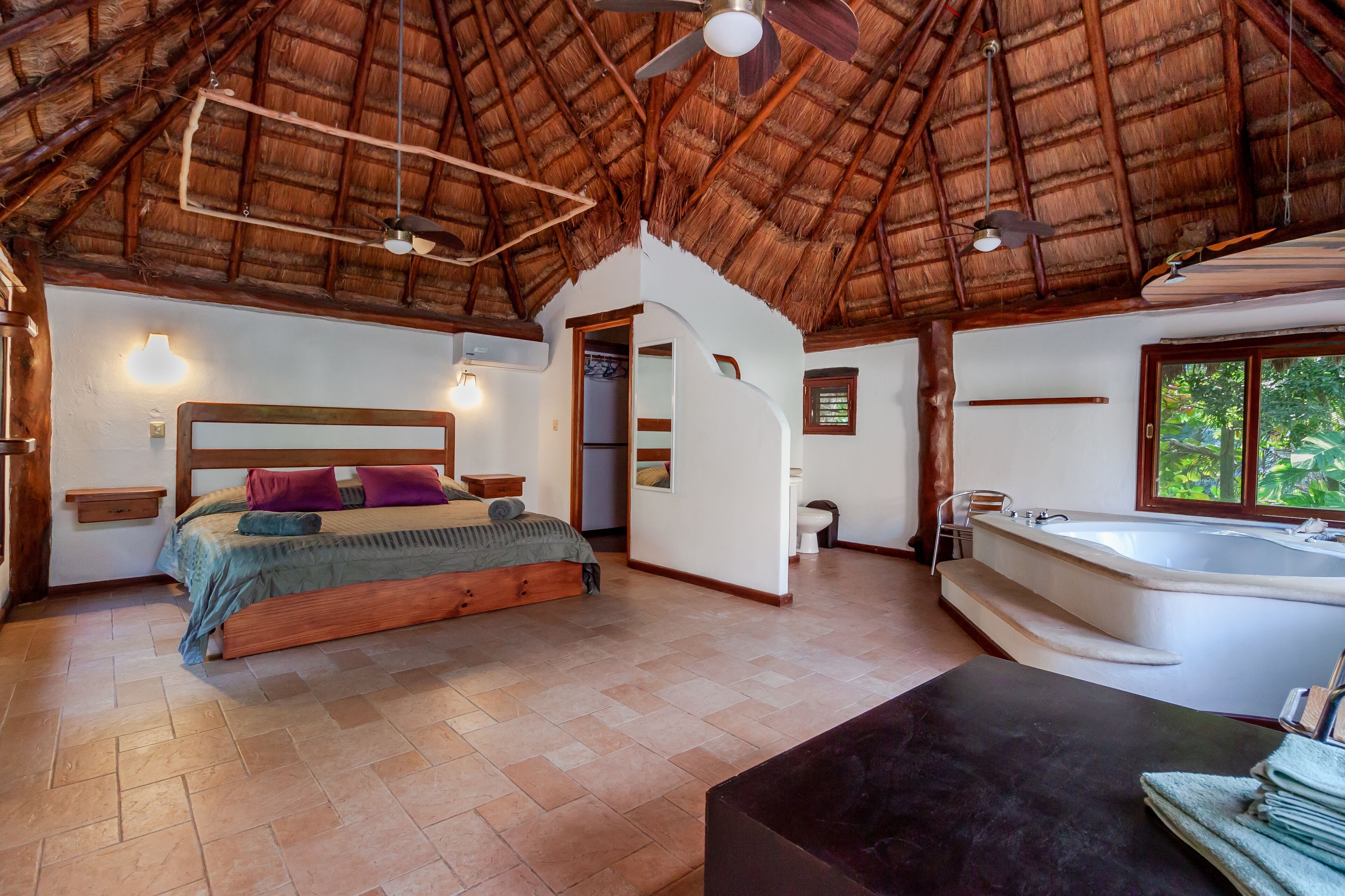  Luxury villa with pool and jacuzzi